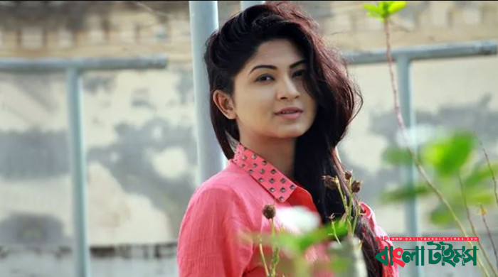 মা হচ্ছেন স্পর্শিয়া!